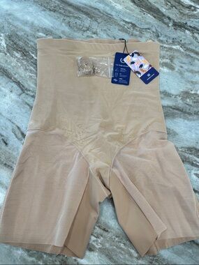 Honeylove Superpower Short in Sand